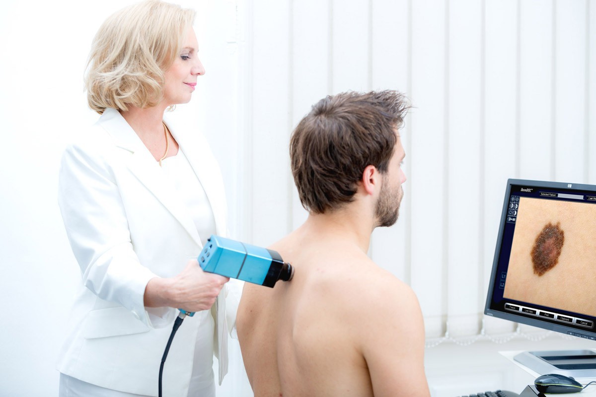 Дерматоскопия: что это, как проводится и что показывает? estmed.by